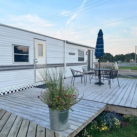 Pelican Motel Pelican Rapids Экстерьер фото