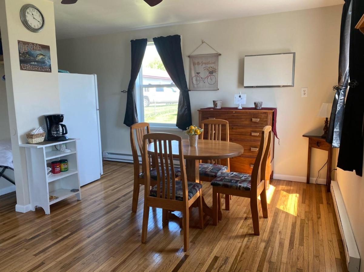 Pelican Motel Pelican Rapids Экстерьер фото