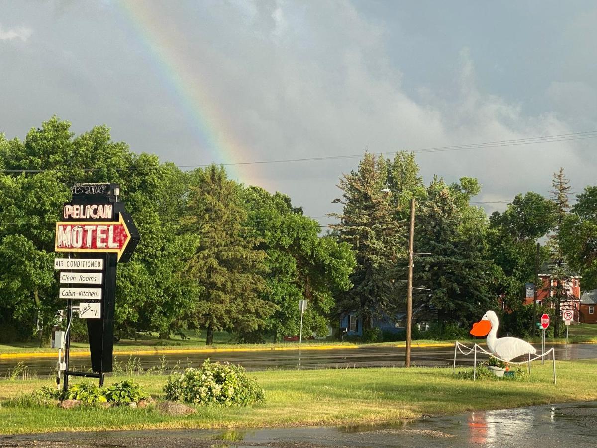 Pelican Motel Pelican Rapids Экстерьер фото
