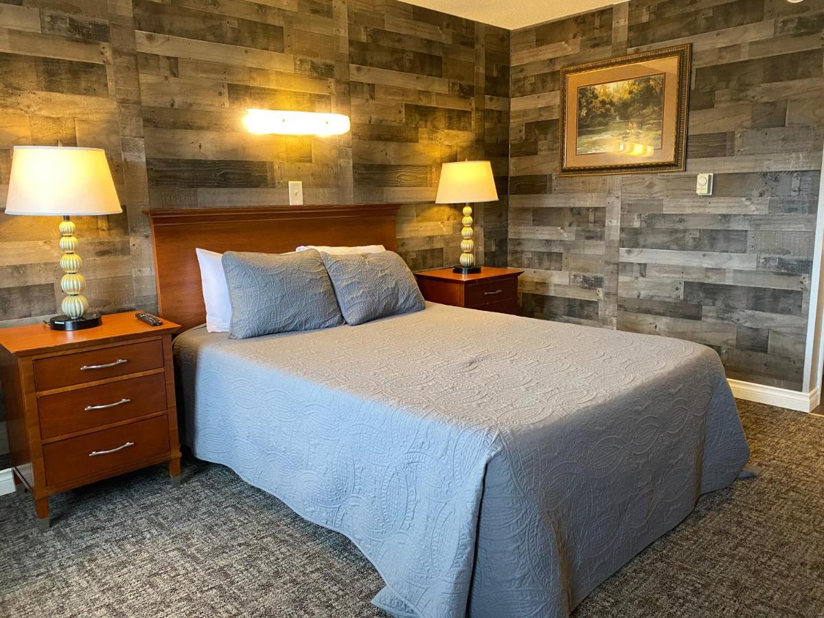 Pelican Motel Pelican Rapids Экстерьер фото