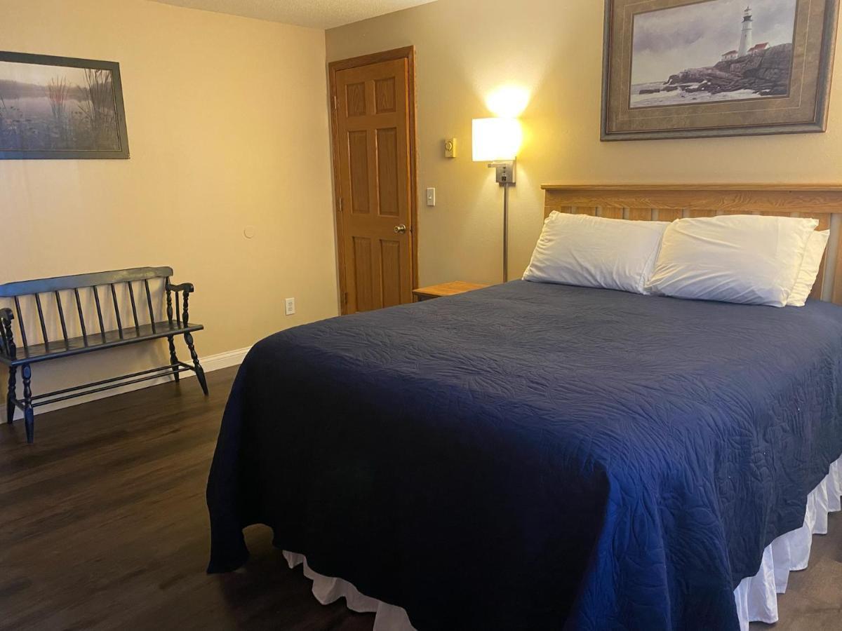 Pelican Motel Pelican Rapids Экстерьер фото
