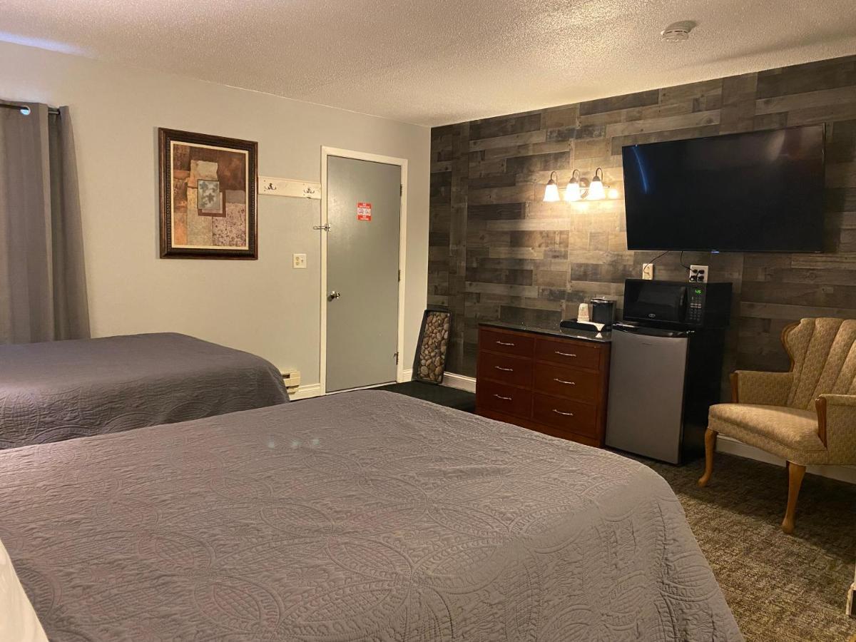 Pelican Motel Pelican Rapids Экстерьер фото