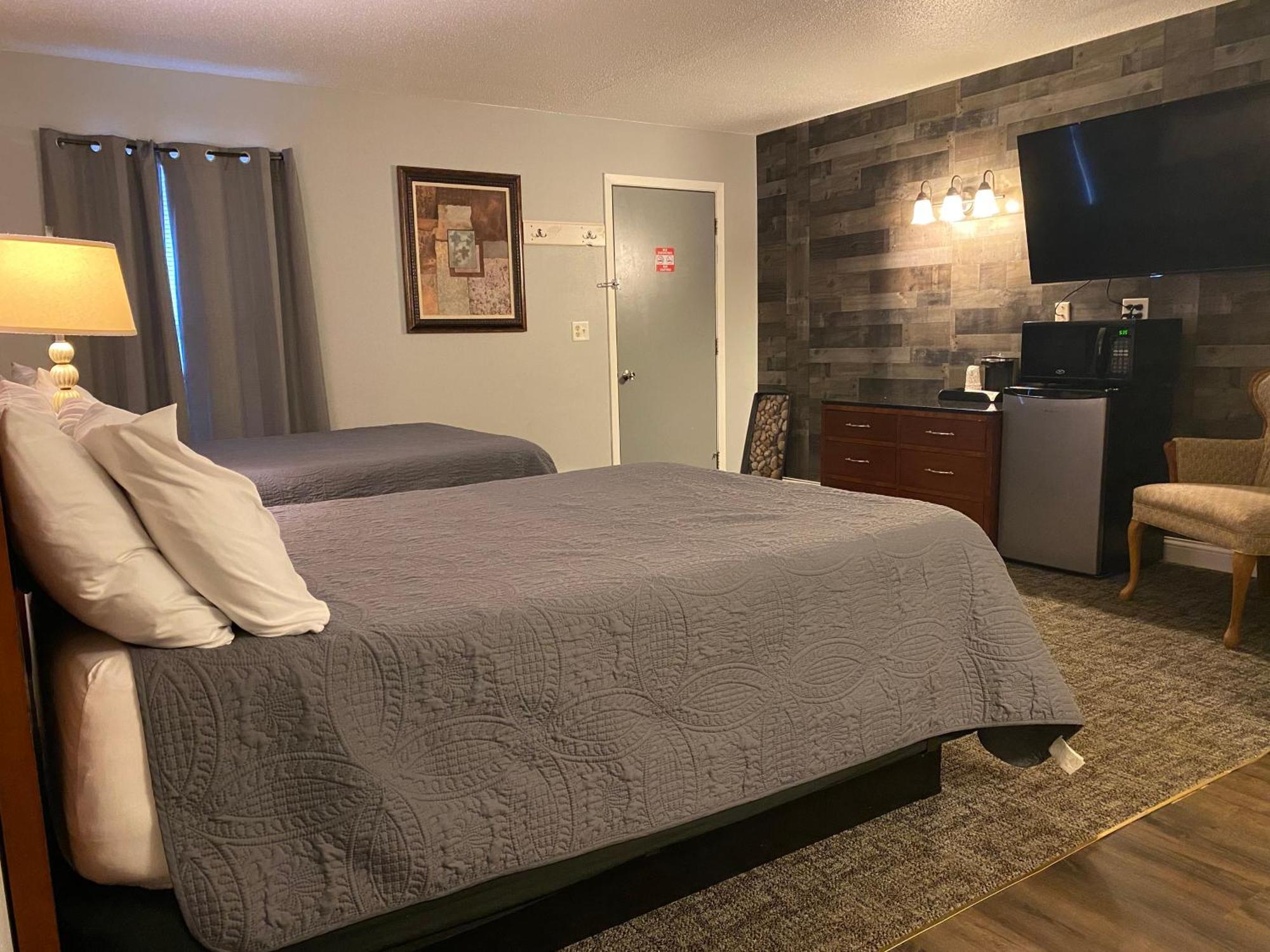 Pelican Motel Pelican Rapids Экстерьер фото